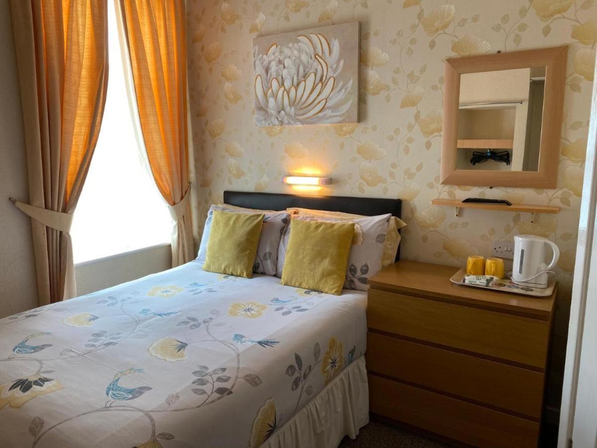 Clifton Private Hotel Blackpool Bagian luar foto