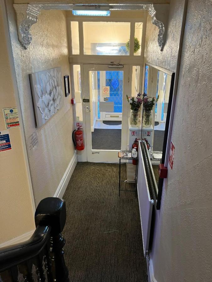 Clifton Private Hotel Blackpool Bagian luar foto