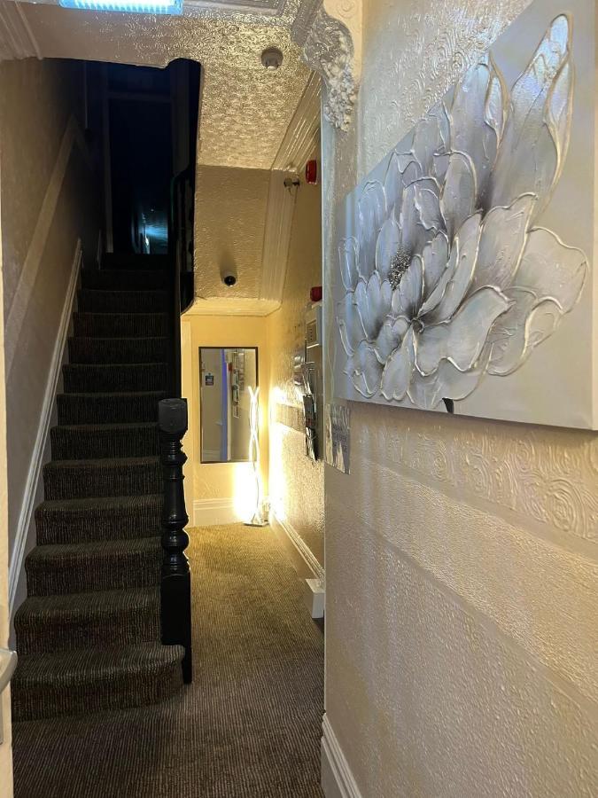 Clifton Private Hotel Blackpool Bagian luar foto