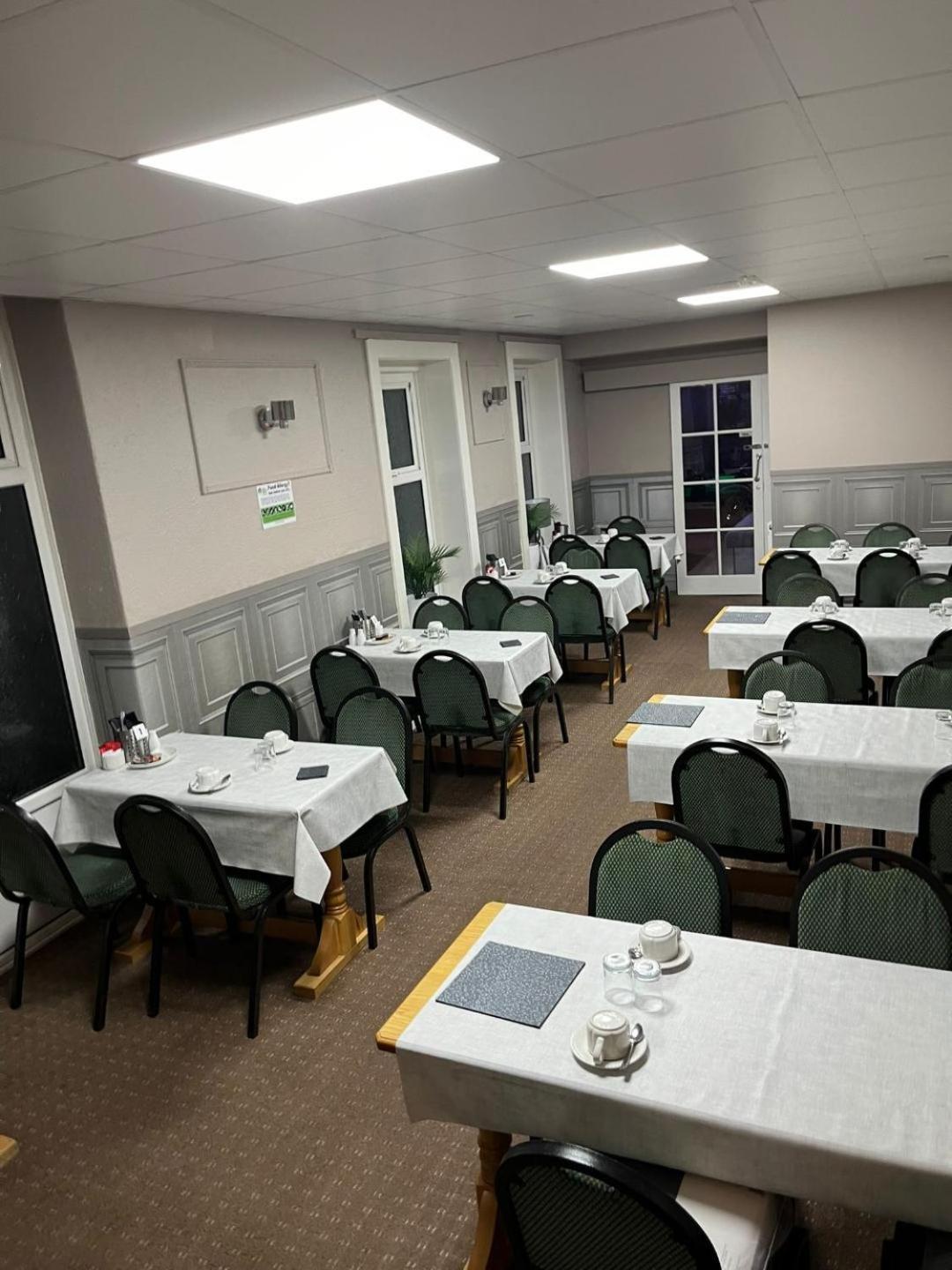 Clifton Private Hotel Blackpool Bagian luar foto
