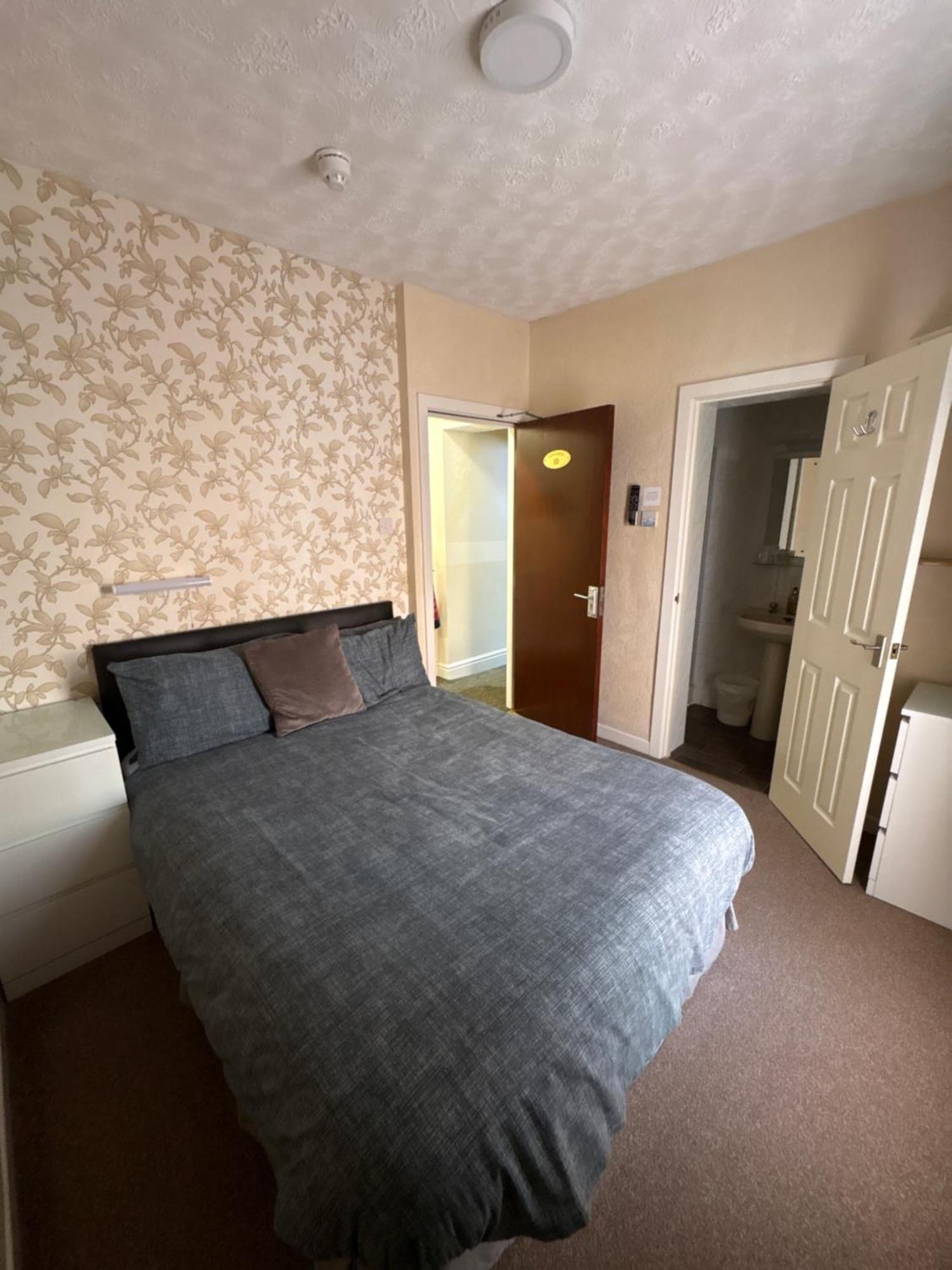 Clifton Private Hotel Blackpool Bagian luar foto